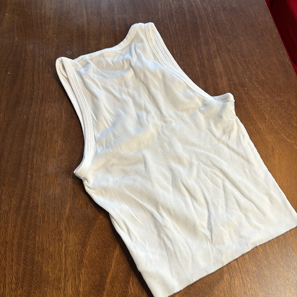 Lot of 2 cropped camis from Aritzia’s TNA